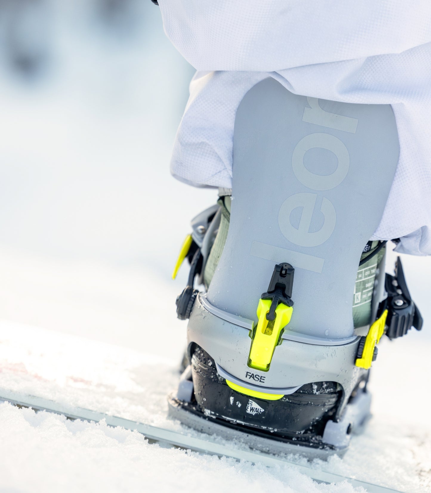 Bataleon - Blaster AW FASE White